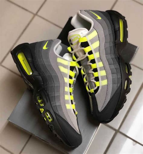 nike air max neon grün grau|neon green air units.